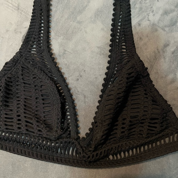 Little Black Bikini - Picture 3 of 4